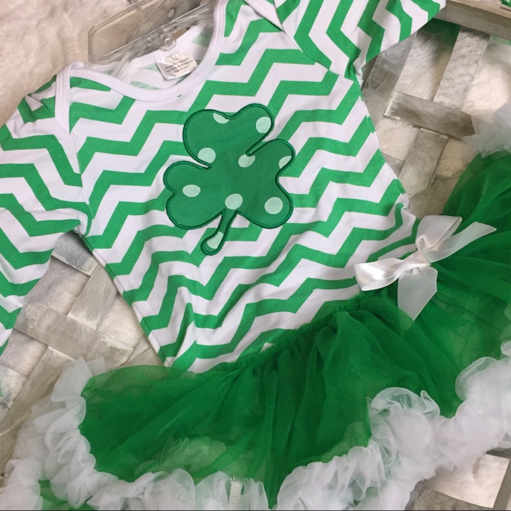 ☘️ St. Patty’s Day Ruffle Onsie ☘️ Baby NEW 12-18 months St Patrick’s Day Frilly - Picture 4 of 8